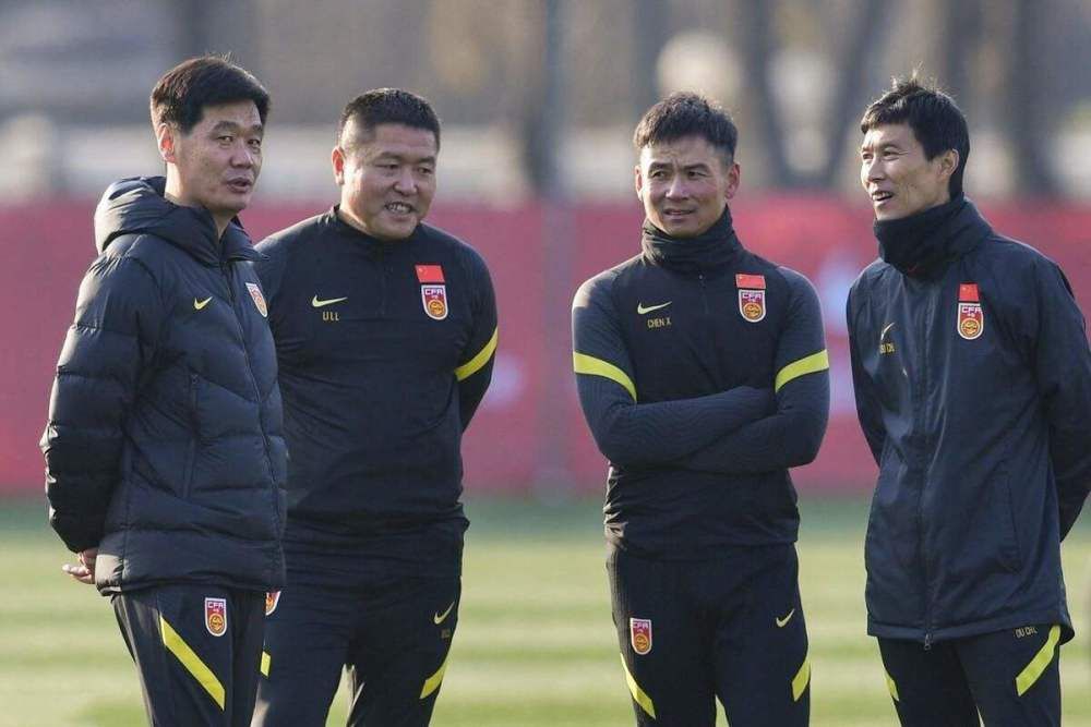 罚男仆夹震蛋器憋尿虐乳双性动漫